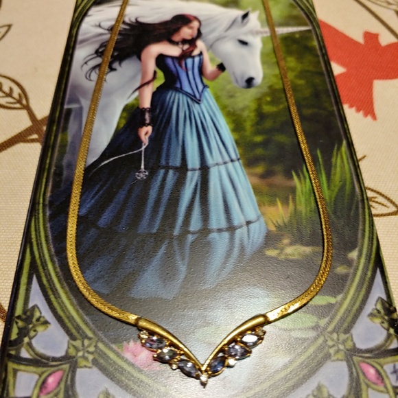 ✨Avon Vintage Necklace with Purple Stones✨ - Picture 6 of 7